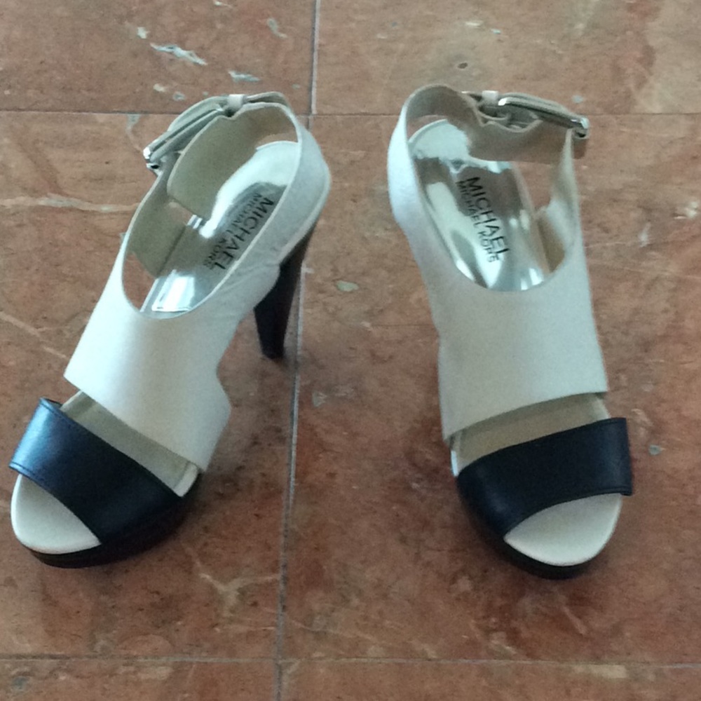 Michael Kors Black and White Sandel